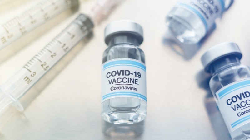 Оксфордская вакцина может замедлять распространение COVID-19