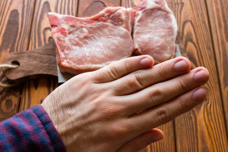 Ученые оценили связь употребления мяса с риском 25 болезней 