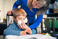 Промывание носа ребенку: растворы, методика и правила безопасности